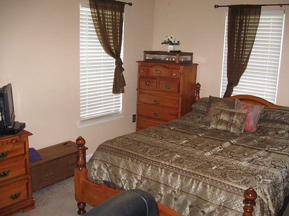 4th image of 300 Whippoorwill Ln