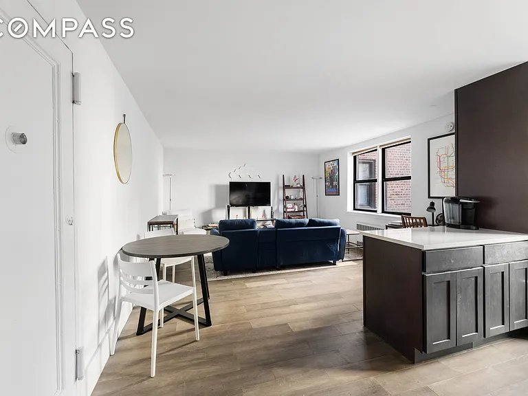 2420 Morris Ave #1I — Photo 2