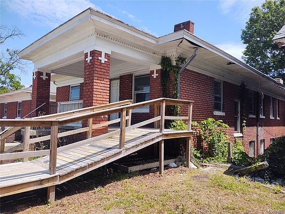 2nd image of 8 Centre Hill Ct