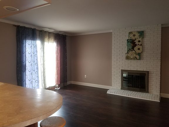 3rd image of 42423 Lynda Dr