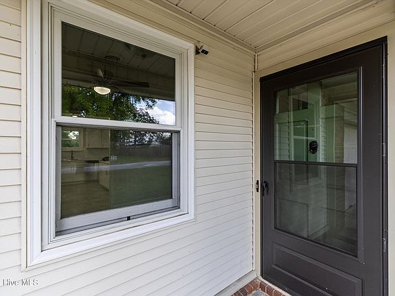 3rd image of 3990 Fairfax Street