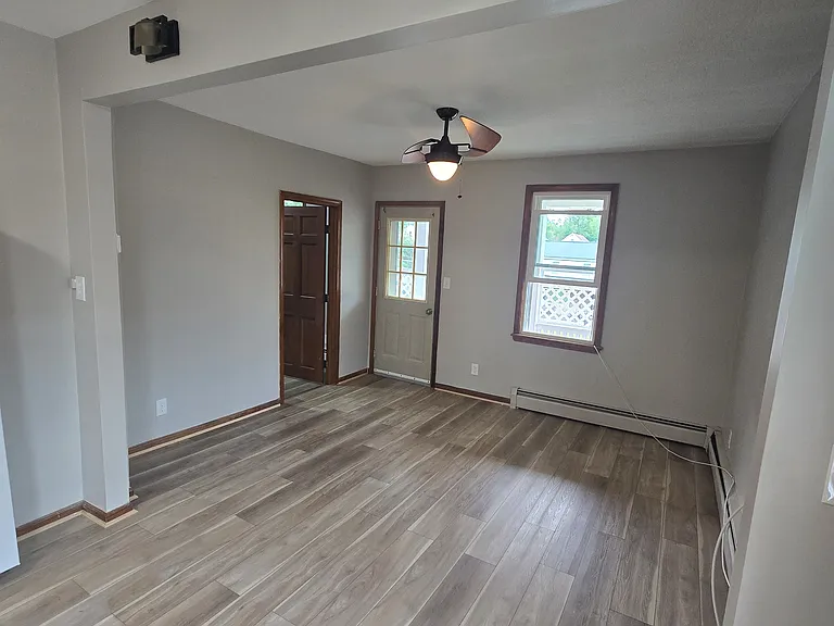 1953 Falls St #3 — Photo 5