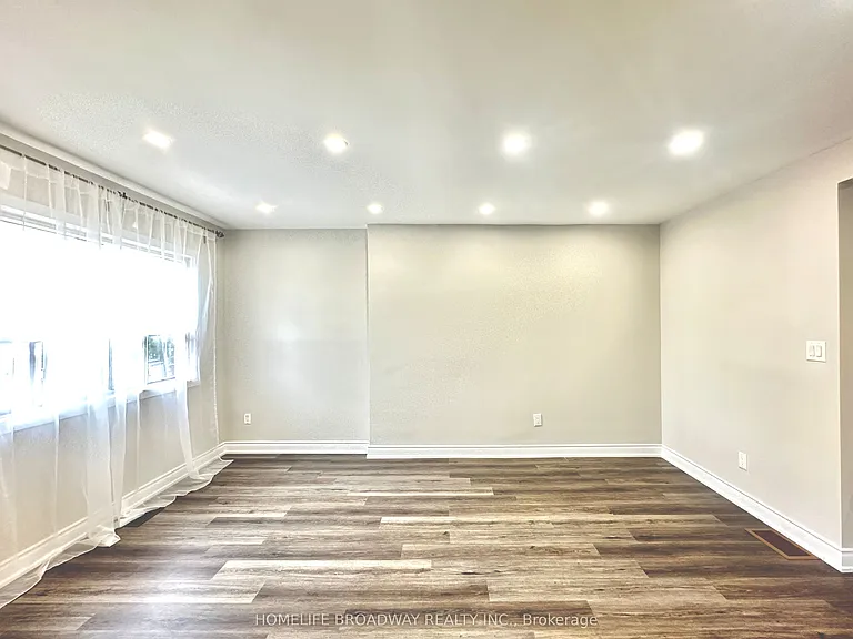 55 Fairbank Ave E #MAIN FL — Photo 1