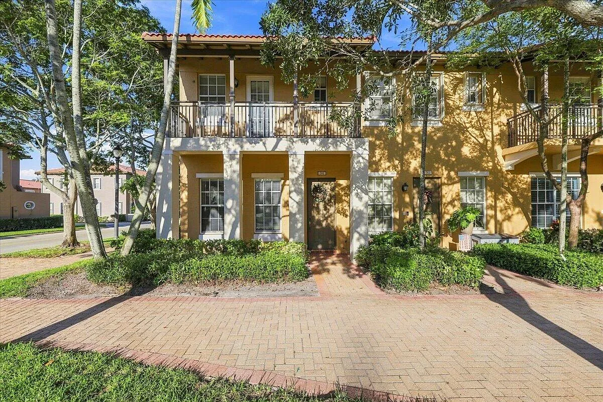 3 bed, 2.5 bath, 1660 sqft, $3,400 — Photo 1