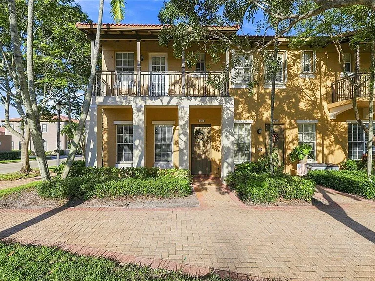 701 SW 147th Ave — Photo 1