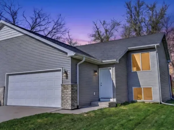 819-823 Thompson Dr, Oregon, WI 53575