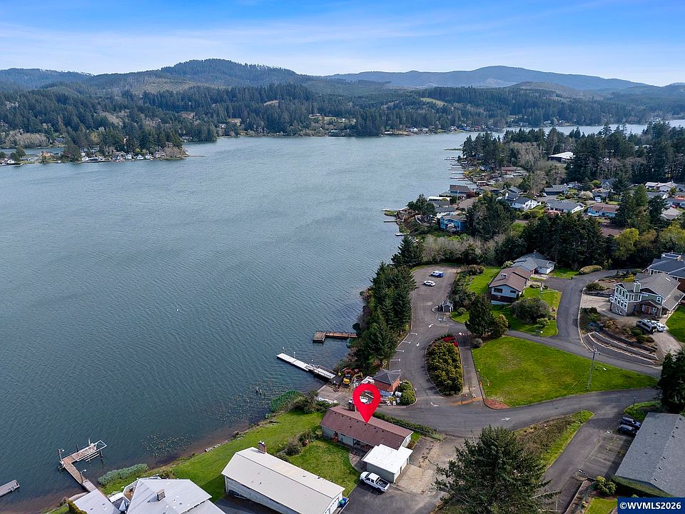 1st image of 3401 NE Yacht Ave