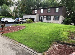 102 S Harleston Dr, Pittsburgh, PA 15237