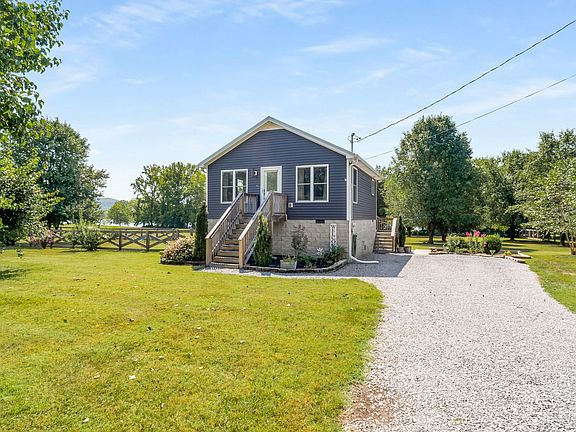 2nd image of 1012 Sunrise Cir