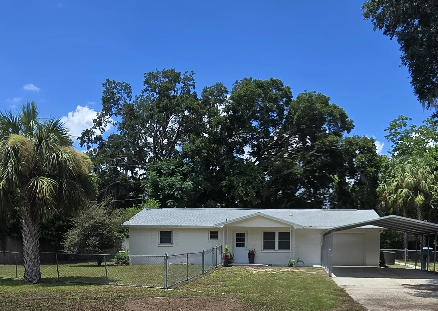 3/2.5/1 Beautifully Updated Crystal River Home with Carport, Garage & Fenced Yard — Photo 2