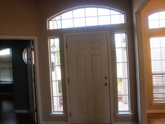 3rd image of 812 E Lynn Ln