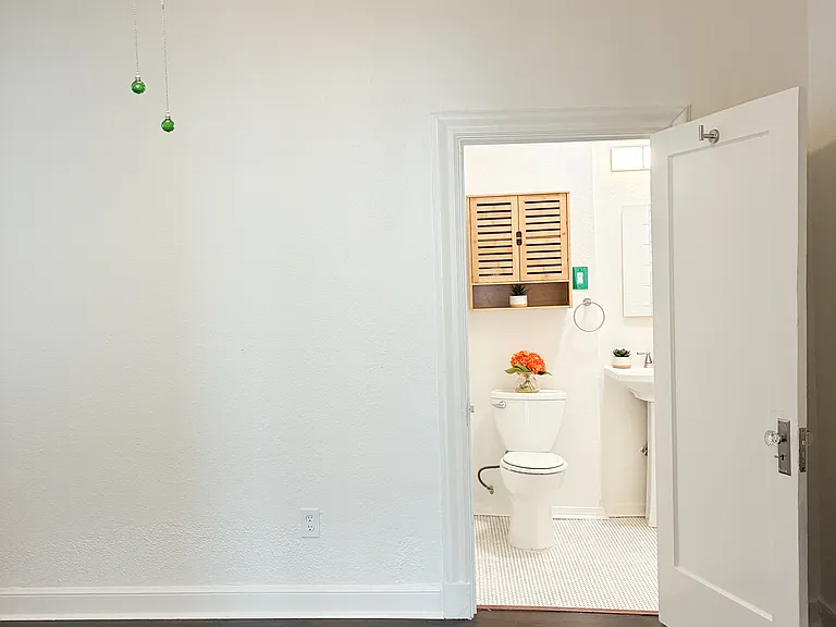 512 E Dewey Pl #6 — Photo 5
