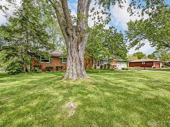 3rd image of 2688 Edwin Dr