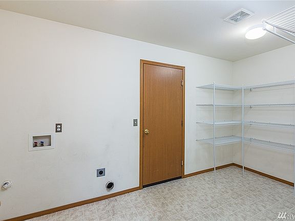 5th image of 19504 105th Avenue Ct E