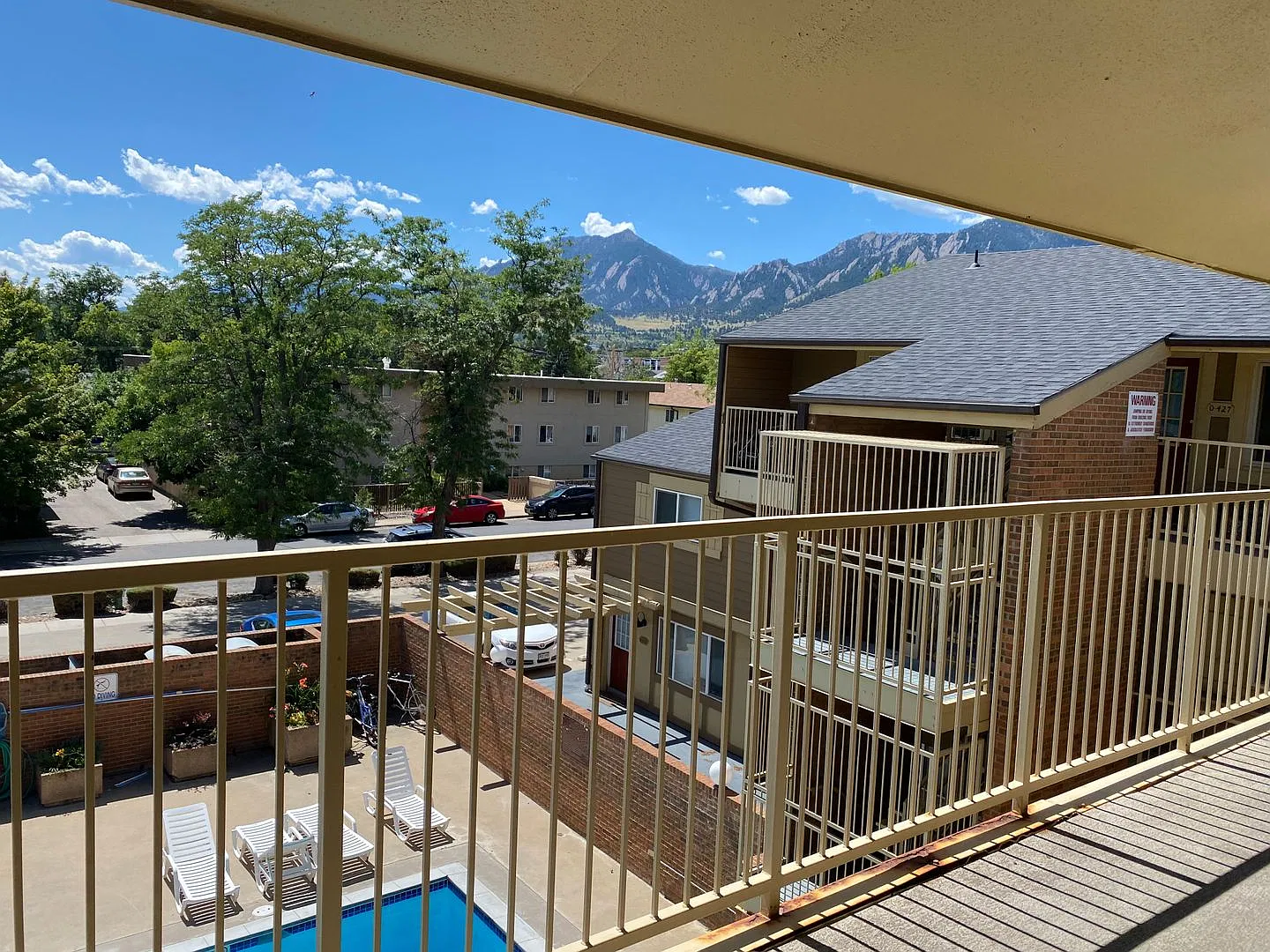 Available for 2027-2028 Fall Pre-Leasing: Top Floor Condo with View of the Flatirons and the Pool — Photo 1