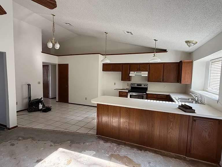 1528 Simon Ave — Photo 7