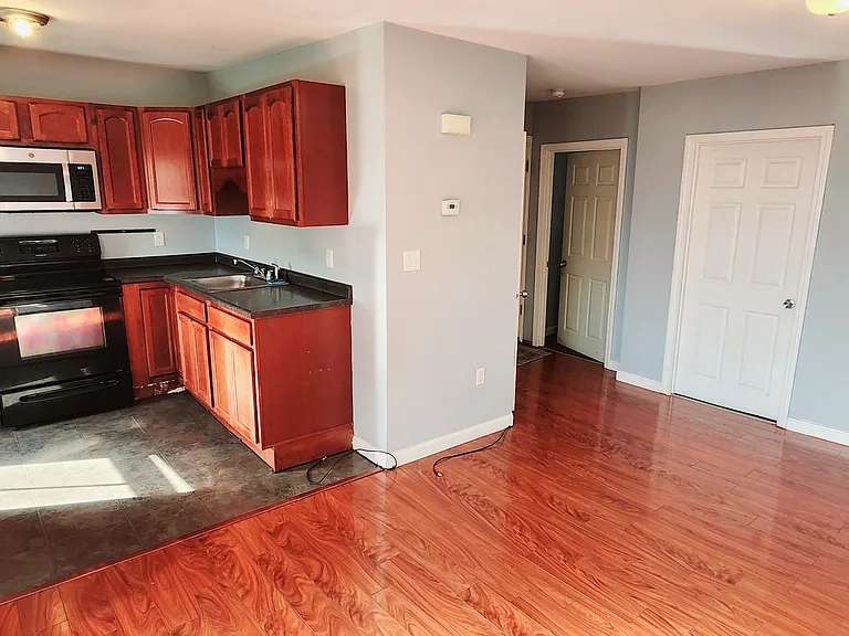 311 Saratoga St #2 — Photo 2