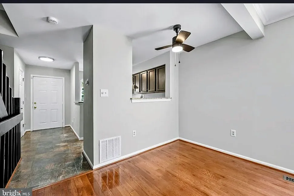 3 bed, 1350 sqft, $2,900 — Photo 4
