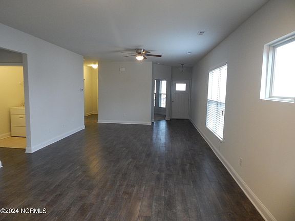 2nd image of 533 Lyrebird Ave