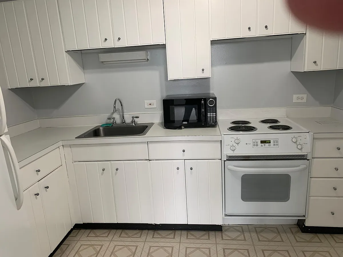 Kitchen, Stove, Fridge. - 3930 N Pine Grove Ave #2412