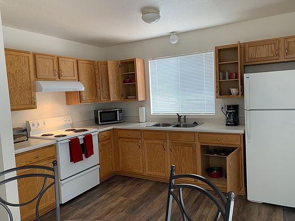2nd image of 3555 North Bond