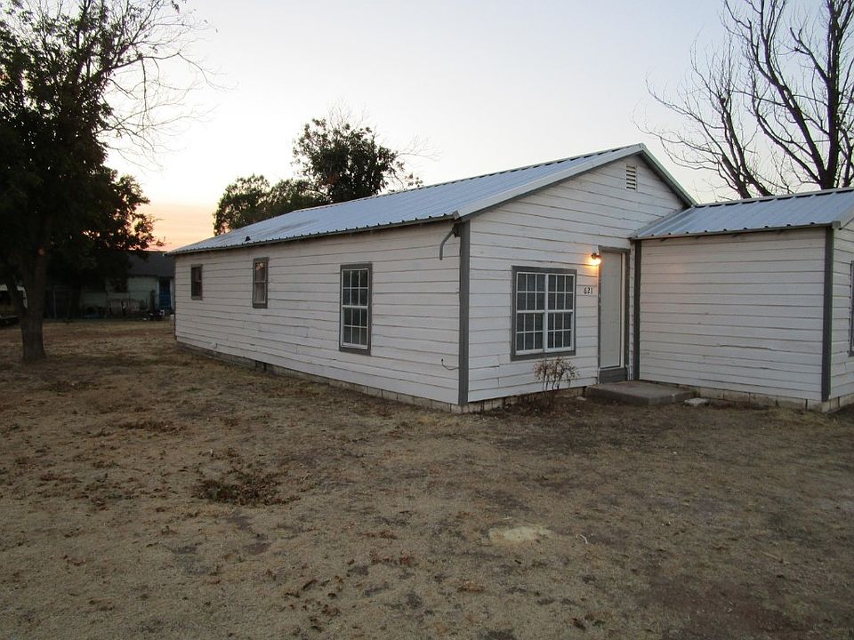 621 N Birch Ave, Munday, TX 76371 Zillow