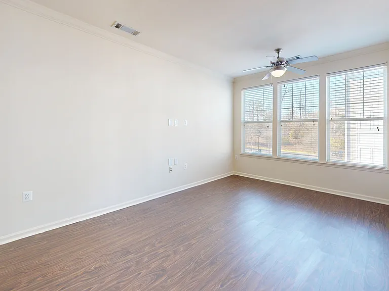 Signal Hill Apartment Homes — Photo 98