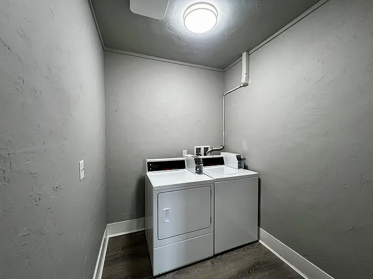 401 NW Bailey Ave #102 — Photo 7