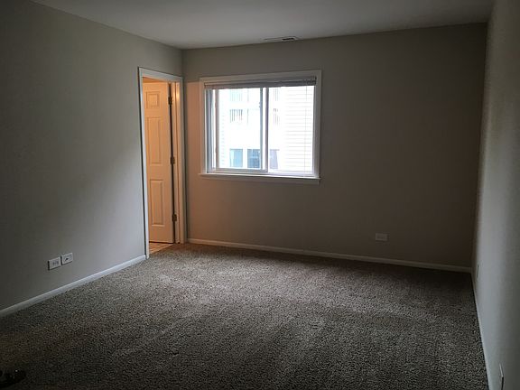 5th image of 907 N Milwaukee Ave APT 201