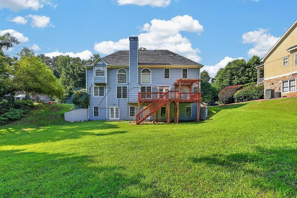 5 bed, 4.5 bath, 4020 sqft, $4,050 — Photo 3