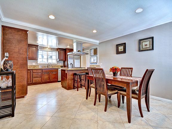 Spacious Dining Area