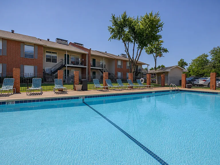 Willow Creek Apartments — Photo 3
