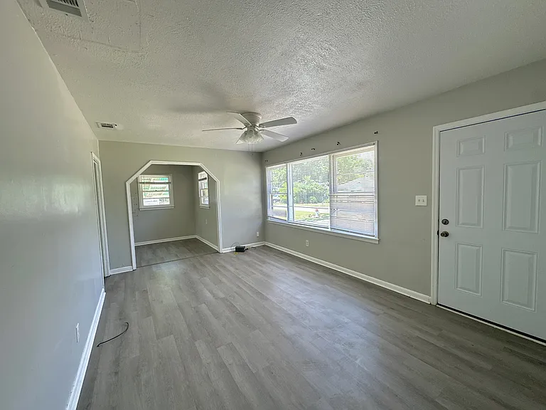 803 Lausanne Dr — Photo 3