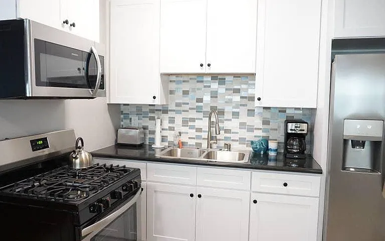 5433 Harold Way #104 — Photo 7