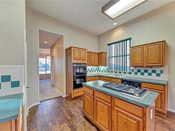 3rd image of 716 Longleaf Dr