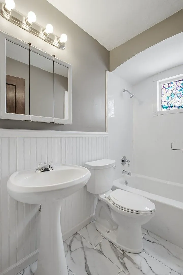 3 bed, 960 sqft, $1,090 — Photo 1