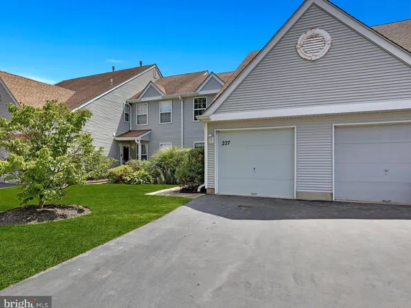 227 Birch Hollow Dr, Bordentown, NJ 08505