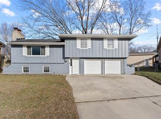1508 S Pawnee Cir, Olathe, KS 66062