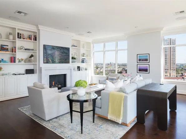 2555 N Pearl St APT 902, Dallas, TX 75201