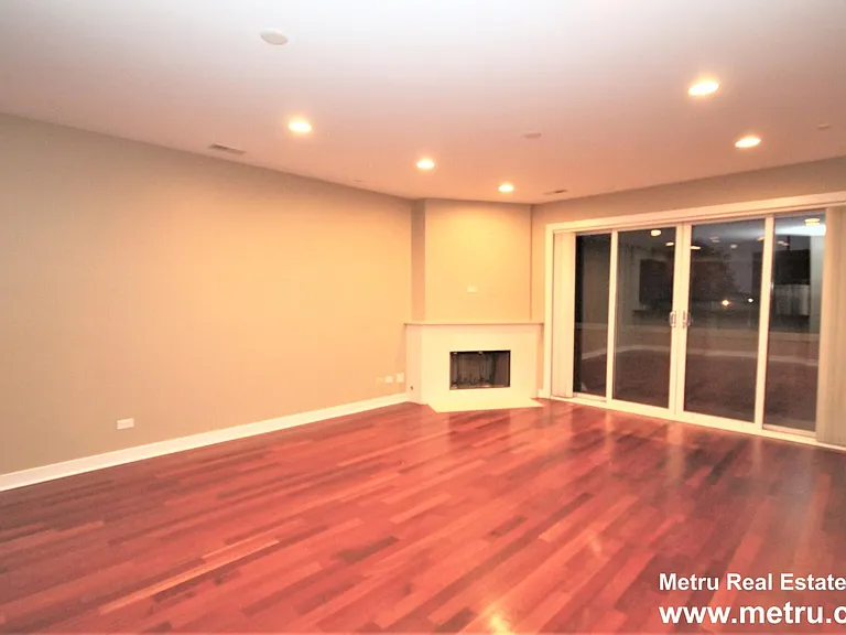 2358 W School St #4W — Photo 4