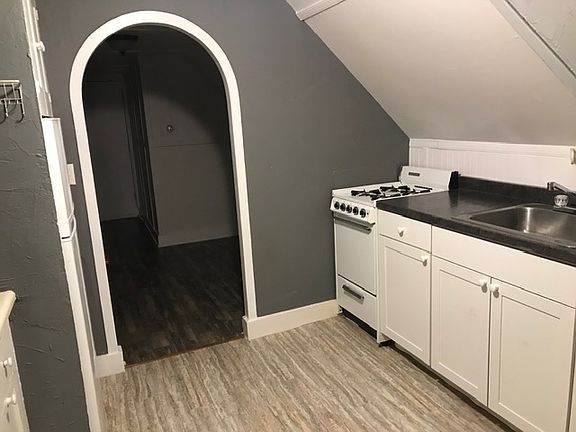 2nd image of 20 Grove Ave APT 3B