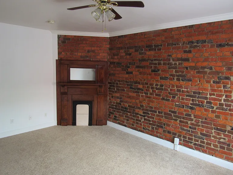 811 Bowe St — Photo 2