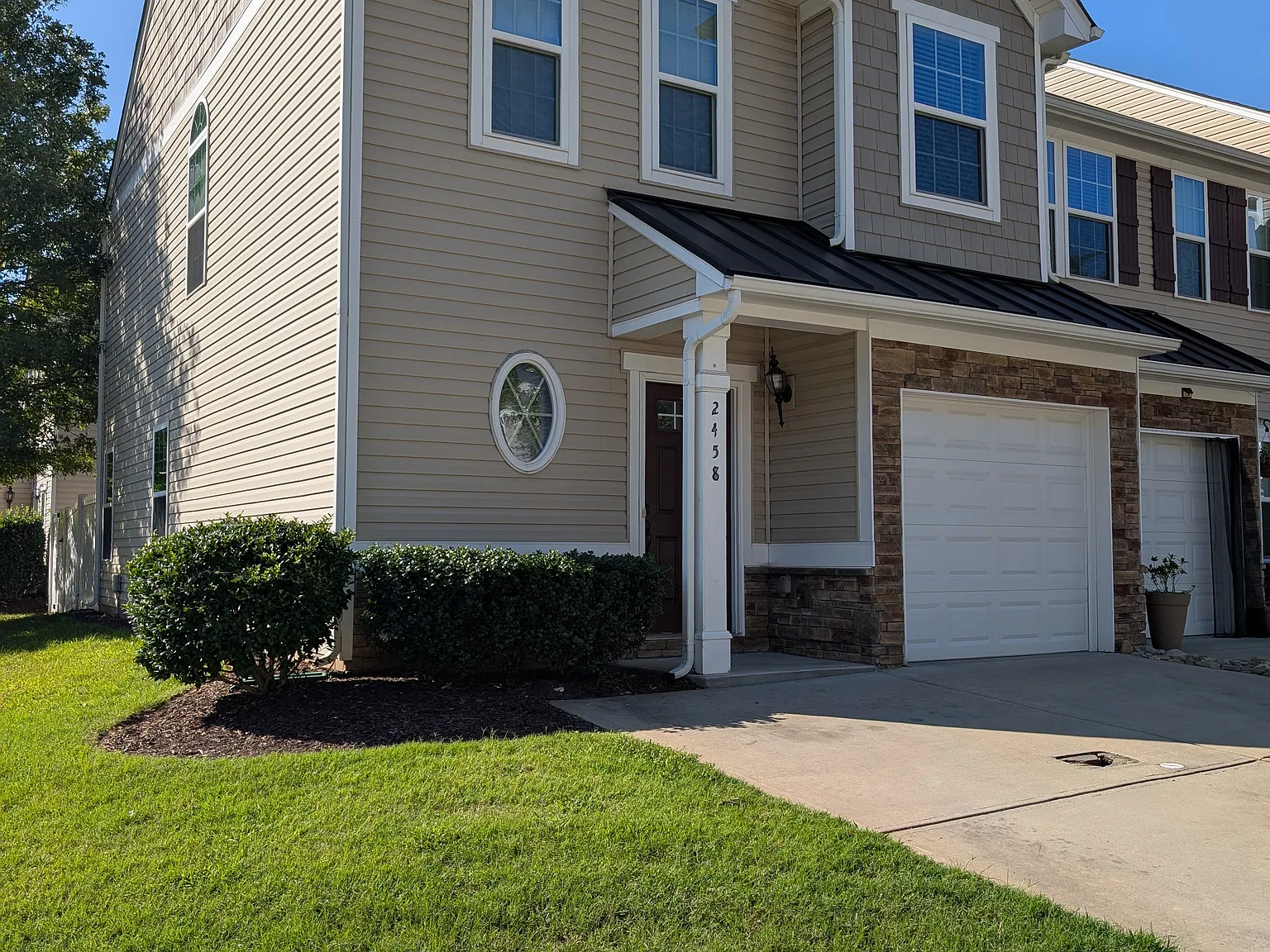 Silverthorn Townhome — Photo 1