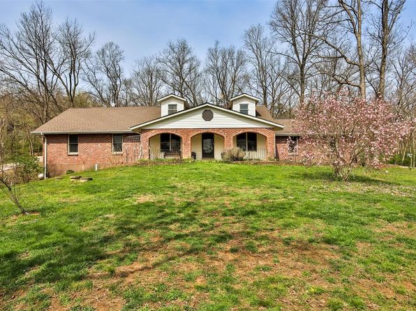 31 Juniper Ter, Pacific, MO 63069