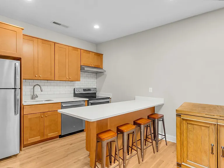 137 Calhoun St — Photo 10