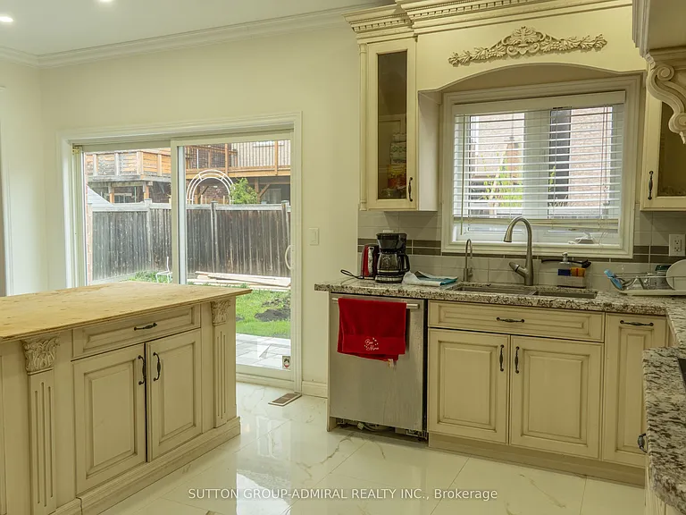 29 Wendelyn Dr #MAIN 2ND FLOOR — Photo 11