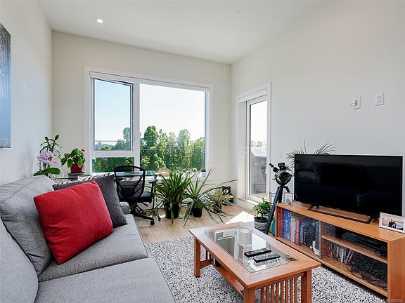 3rd image of 1588 N Dairy Rd #404