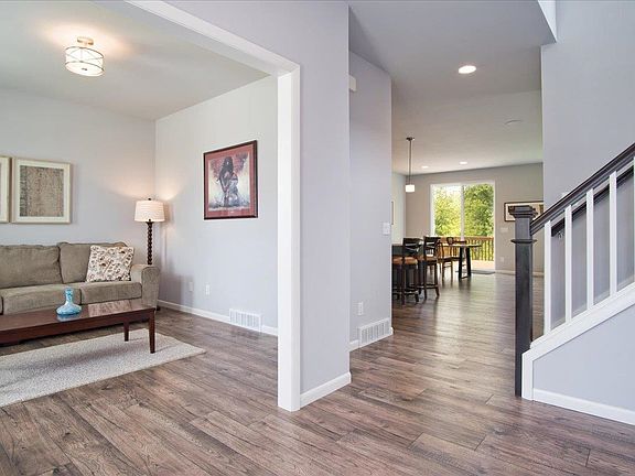 3rd image of 708 Crimson Leaf Ln