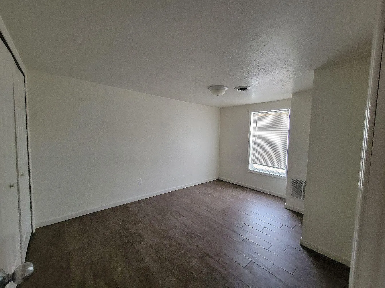 3 bed, $1,200 — Photo 3