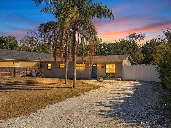 2nd image of 10405 N Woodmere Rd